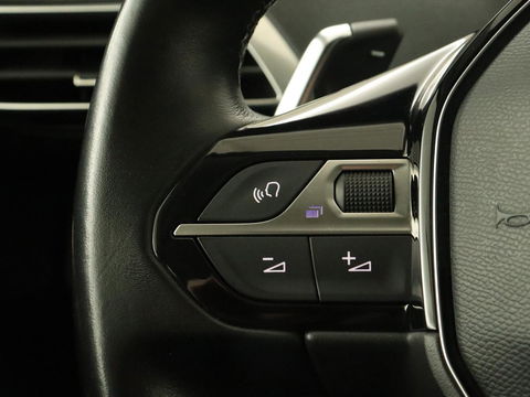 Peugeot 3008 1.6 HYbrid 225 Allure | Stoelverwarming | Trekhaak | Camera | Carplay | Half leder | Keyless | Navigatie | Full LED | Dodehoek detectie | PHEV | Plug In