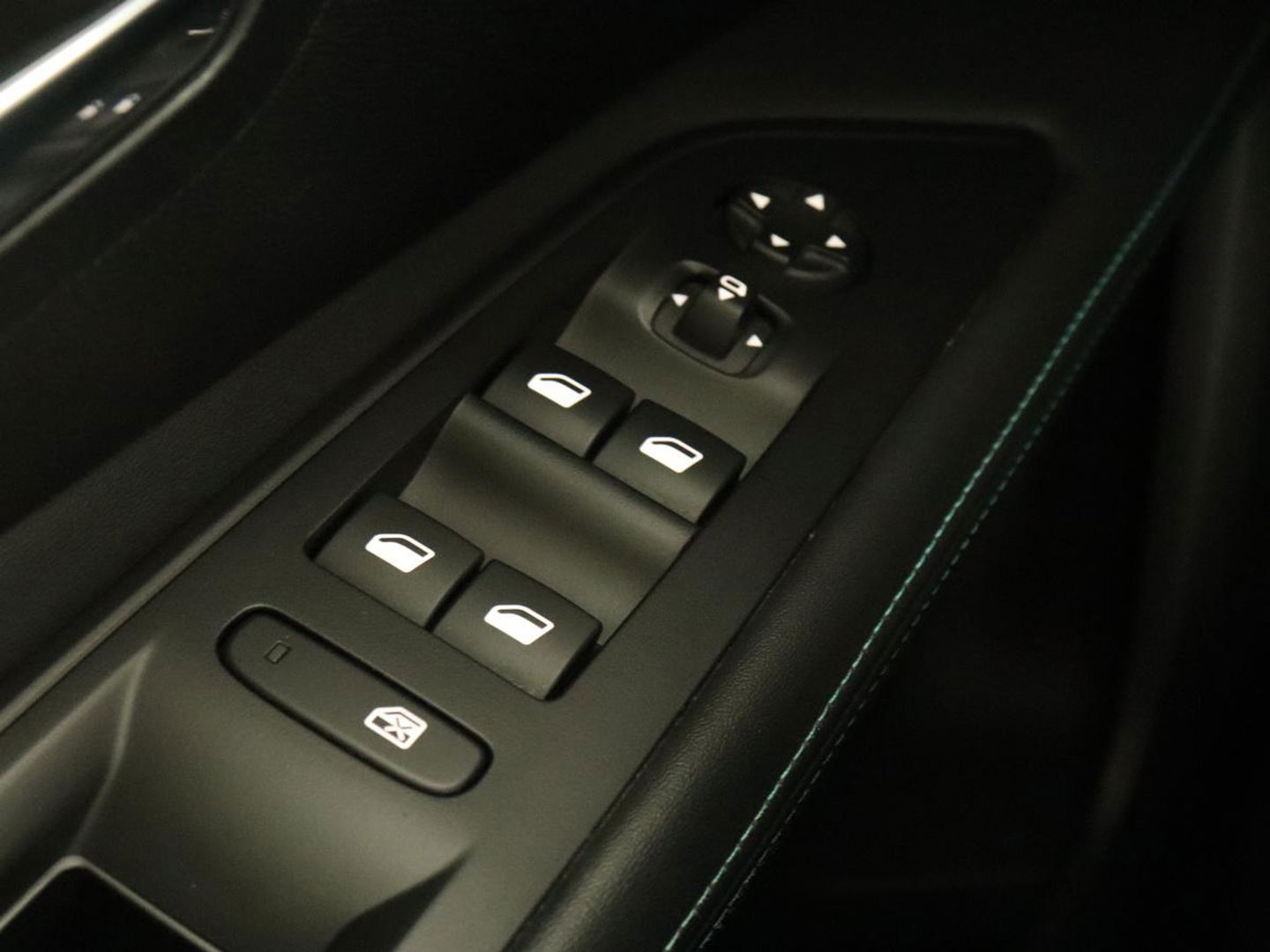 Peugeot 3008 1.6 HYbrid 225 Allure | Stoelverwarming | Trekhaak | Camera | Carplay | Half leder | Keyless | Navigatie | Full LED | Dodehoek detectie | PHEV | Plug In