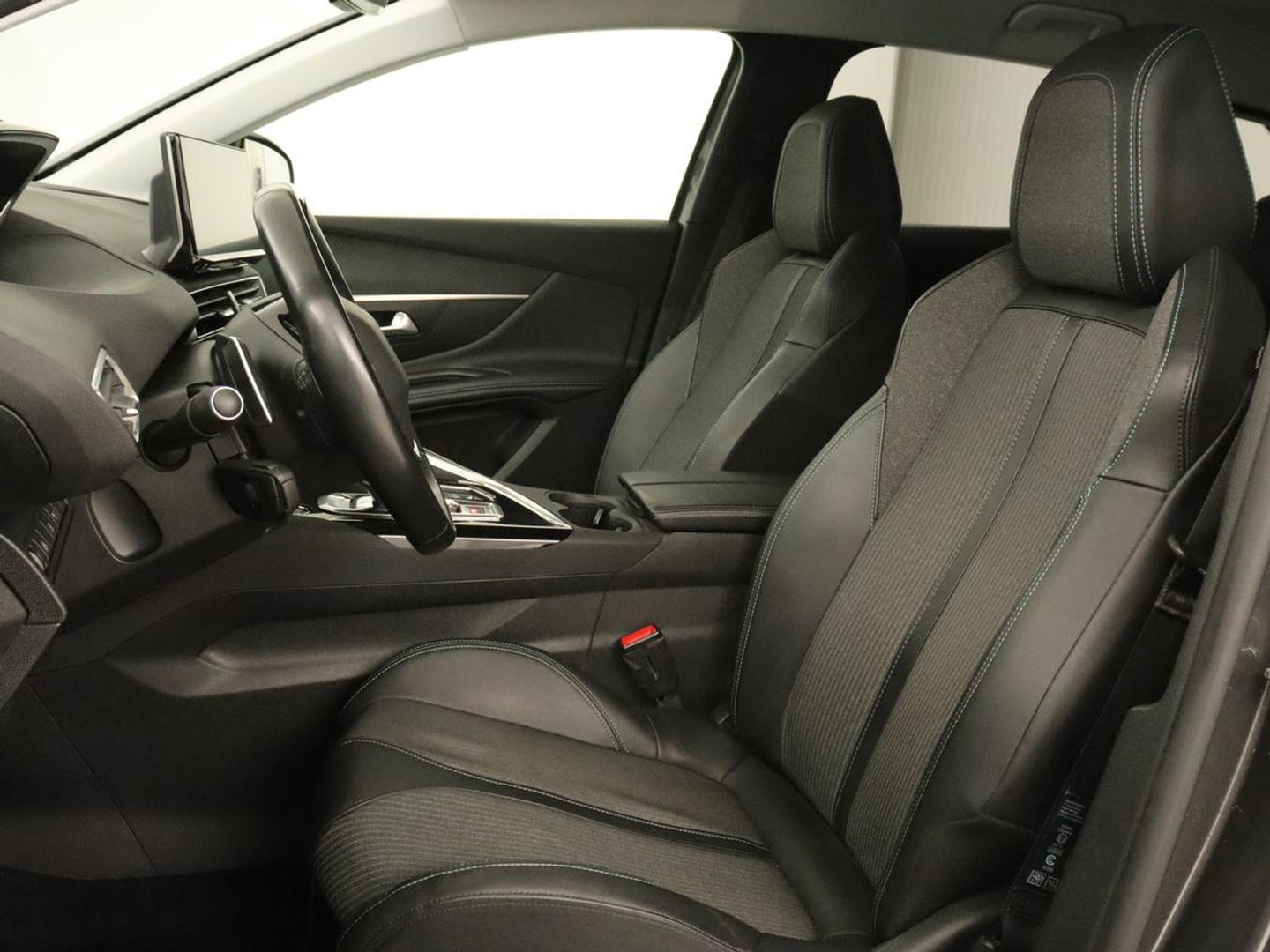 Peugeot 3008 1.6 HYbrid 225 Allure | Stoelverwarming | Trekhaak | Camera | Carplay | Half leder | Keyless | Navigatie | Full LED | Dodehoek detectie | PHEV | Plug In