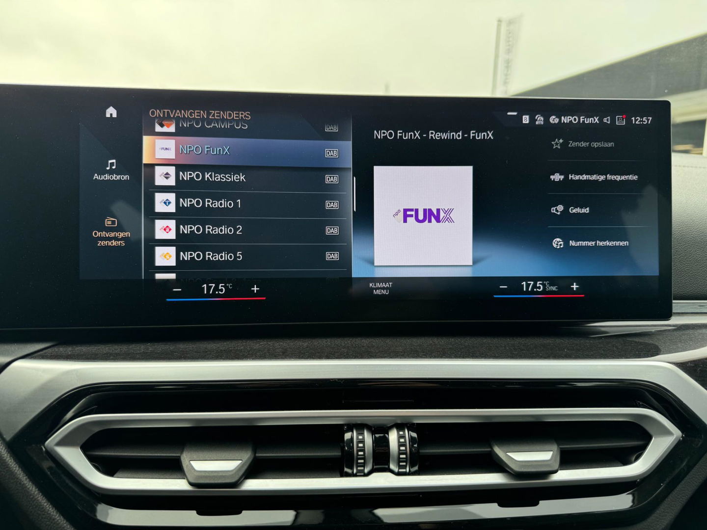 BMW 3 Serie Touring 330i xDrive Panorama Camera Facelift Led Leder