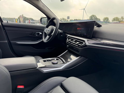 BMW 3 Serie Touring 330i xDrive Panorama Camera Facelift Led Leder