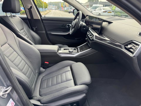 BMW 3 Serie Touring 330i xDrive Panorama Camera Facelift Led Leder