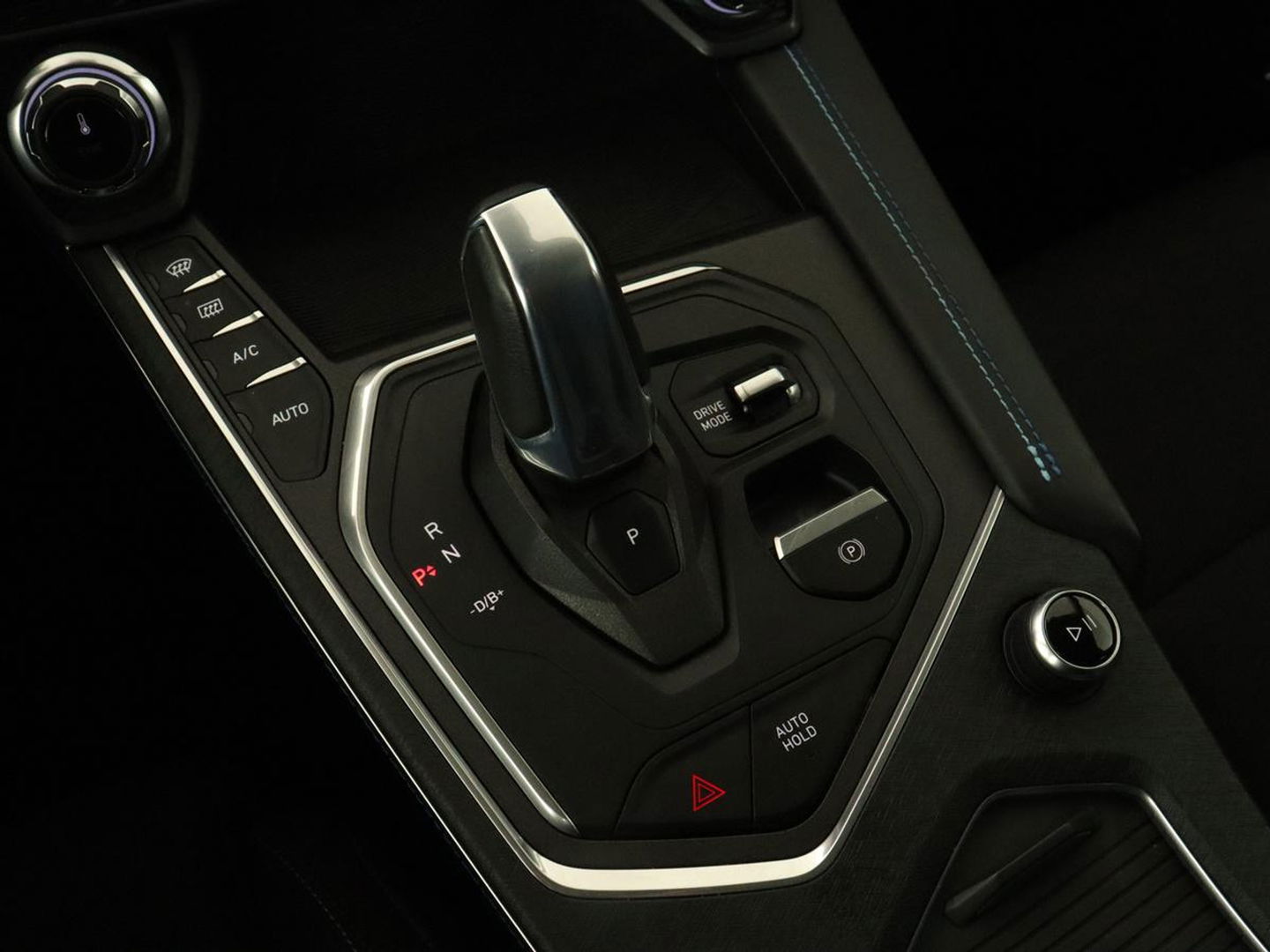 Lynk & Co 01 1.5 Plug In | Panoramadak | Infinity by Harman | Camera | Adaptive cruise | Stoelverwarming | Carplay | Memory | Full LED | PHEV