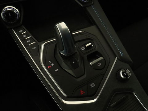 Lynk & Co 01 1.5 Plug In | Panoramadak | Infinity by Harman | Camera | Adaptive cruise | Stoelverwarming | Carplay | Memory | Full LED | PHEV