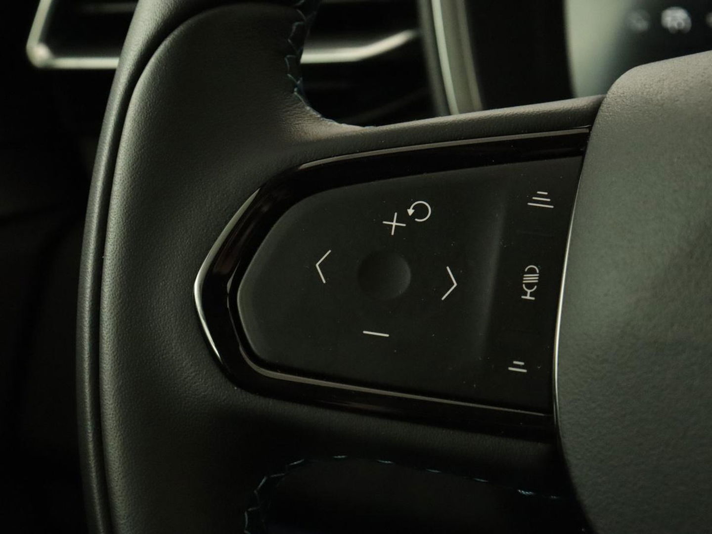 Lynk & Co 01 1.5 Plug In | Panoramadak | Infinity by Harman | Camera | Adaptive cruise | Stoelverwarming | Carplay | Memory | Full LED | PHEV