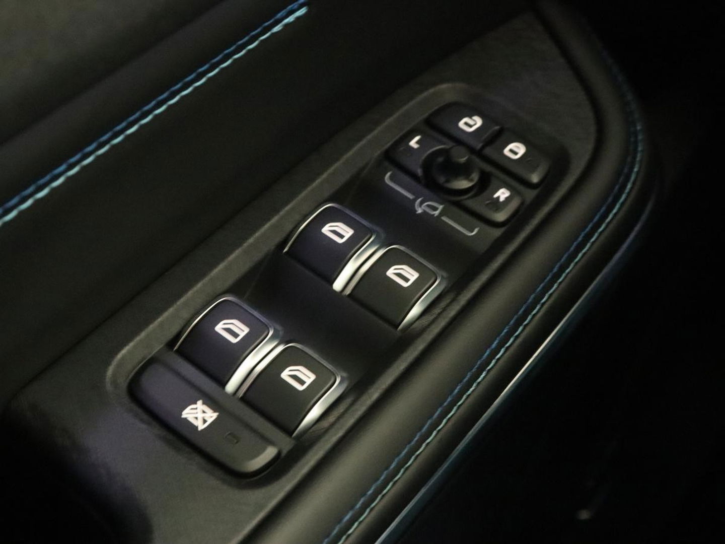 Lynk & Co 01 1.5 Plug In | Panoramadak | Infinity by Harman | Camera | Adaptive cruise | Stoelverwarming | Carplay | Memory | Full LED | PHEV
