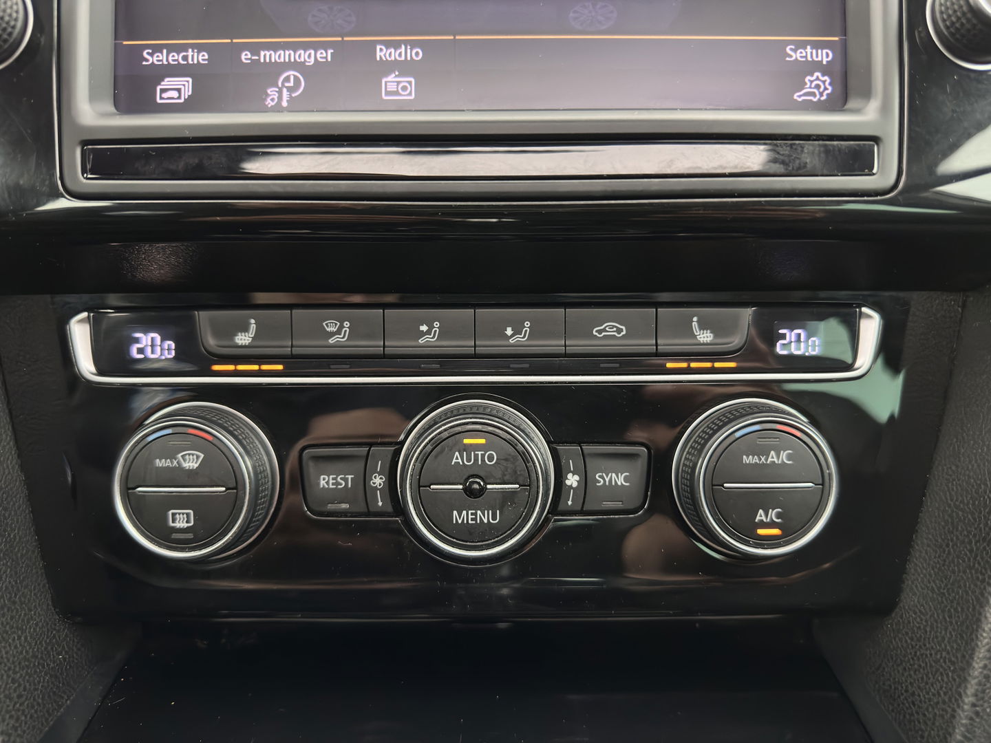 Volkswagen Passat Variant 1.4 TSI GTE Highline Aut. *PANO | ADAPTIVE-CRUISE | LEATHER-ALCANTARA | FULL-LED | CAMERA | NAVI-FULLMAP | HEATED-COMFORTSEATS | KEYLESS | PRIVACY-GLASS | 18''ALU*