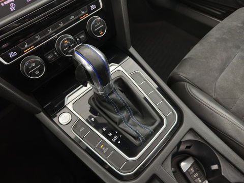 Volkswagen Passat Variant 1.4 TSI GTE Highline Aut. *PANO | ADAPTIVE-CRUISE | LEATHER-ALCANTARA | FULL-LED | CAMERA | NAVI-FULLMAP | HEATED-COMFORTSEATS | KEYLESS | PRIVACY-GLASS | 18''ALU*