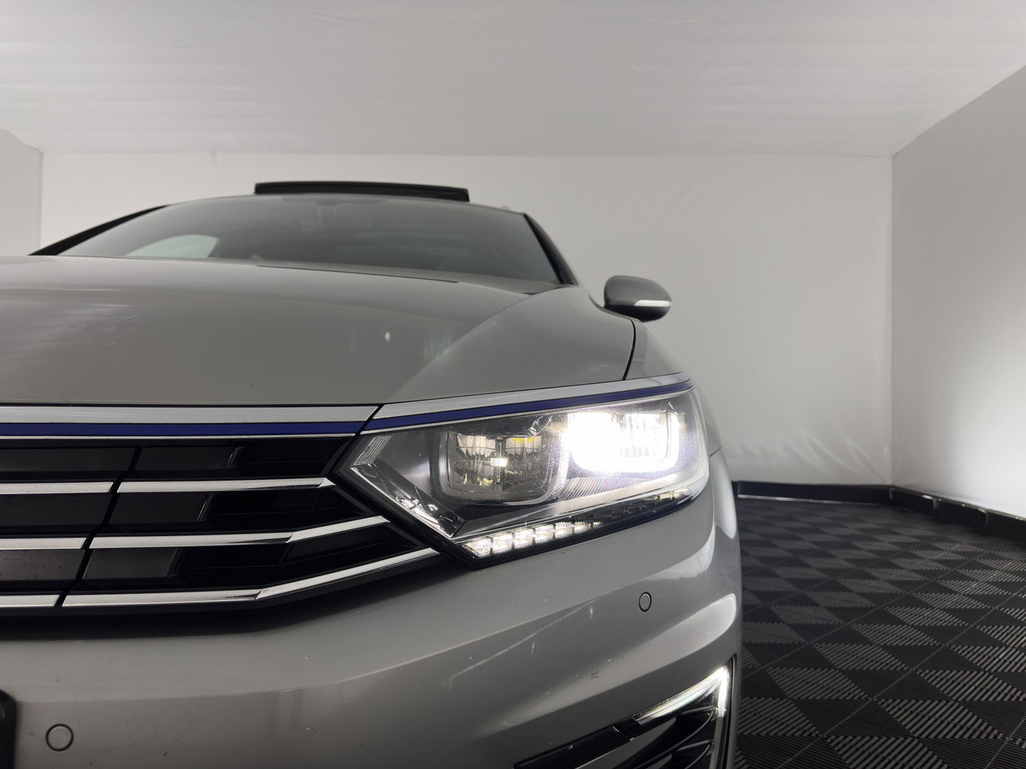 Volkswagen Passat Variant 1.4 TSI GTE Highline Aut. *PANO | ADAPTIVE-CRUISE | LEATHER-ALCANTARA | FULL-LED | CAMERA | NAVI-FULLMAP | HEATED-COMFORTSEATS | KEYLESS | PRIVACY-GLASS | 18''ALU*