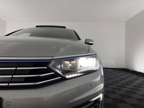 Volkswagen Passat Variant 1.4 TSI GTE Highline Aut. *PANO | ADAPTIVE-CRUISE | LEATHER-ALCANTARA | FULL-LED | CAMERA | NAVI-FULLMAP | HEATED-COMFORTSEATS | KEYLESS | PRIVACY-GLASS | 18''ALU*
