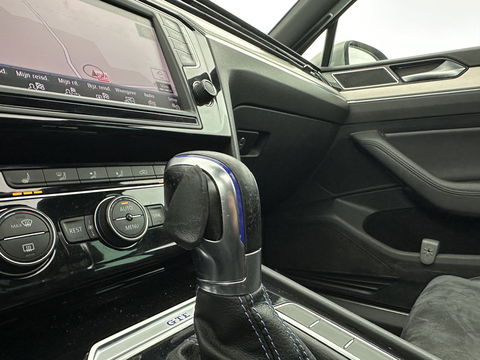 Volkswagen Passat Variant 1.4 TSI GTE Highline Aut. *PANO | ADAPTIVE-CRUISE | LEATHER-ALCANTARA | FULL-LED | CAMERA | NAVI-FULLMAP | HEATED-COMFORTSEATS | KEYLESS | PRIVACY-GLASS | 18''ALU*