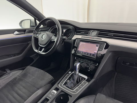 Volkswagen Passat Variant 1.4 TSI GTE Highline Aut. *PANO | ADAPTIVE-CRUISE | LEATHER-ALCANTARA | FULL-LED | CAMERA | NAVI-FULLMAP | HEATED-COMFORTSEATS | KEYLESS | PRIVACY-GLASS | 18''ALU*