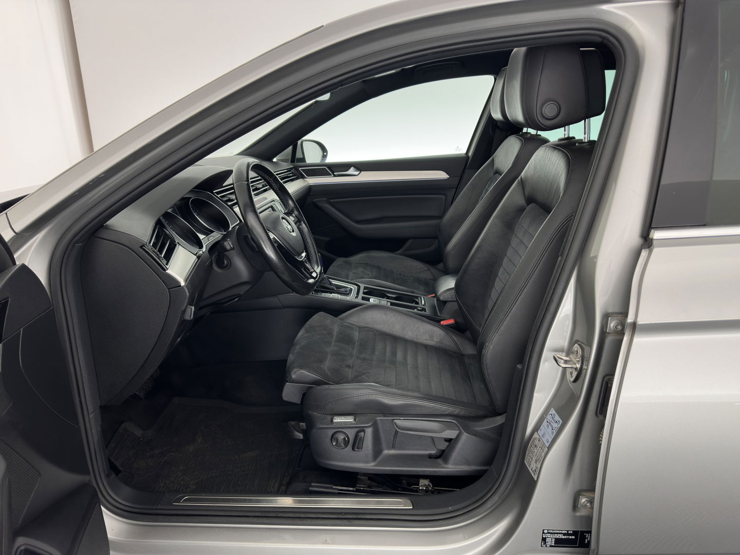 Volkswagen Passat Variant 1.4 TSI GTE Highline Aut. *PANO | ADAPTIVE-CRUISE | LEATHER-ALCANTARA | FULL-LED | CAMERA | NAVI-FULLMAP | HEATED-COMFORTSEATS | KEYLESS | PRIVACY-GLASS | 18''ALU*