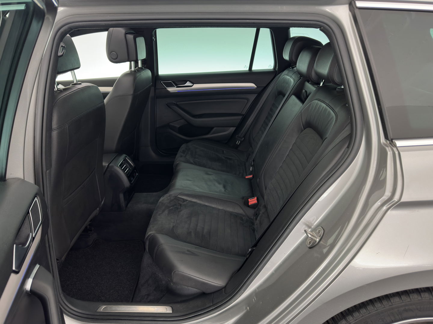 Volkswagen Passat Variant 1.4 TSI GTE Highline Aut. *PANO | ADAPTIVE-CRUISE | LEATHER-ALCANTARA | FULL-LED | CAMERA | NAVI-FULLMAP | HEATED-COMFORTSEATS | KEYLESS | PRIVACY-GLASS | 18''ALU*