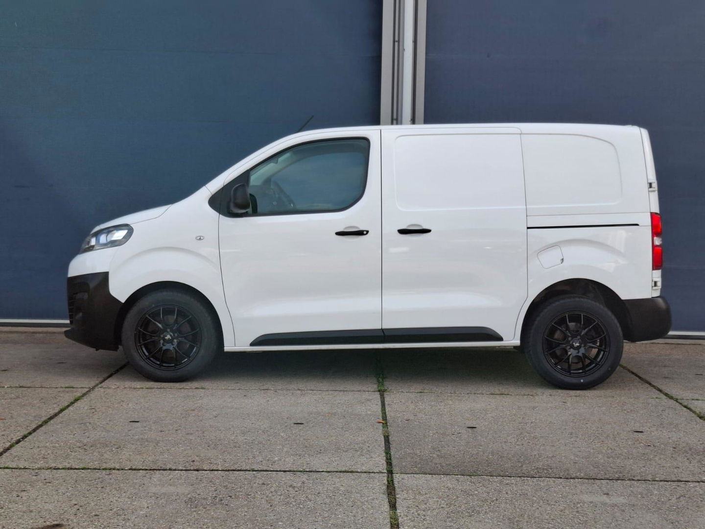 Citroƫn Jumpy 1.5 BlueHDI 100 XS Club AIRCO / CARPLAY / NAVI / CRUISE CONTROLE / DUBBELE SCHUIFDEUR