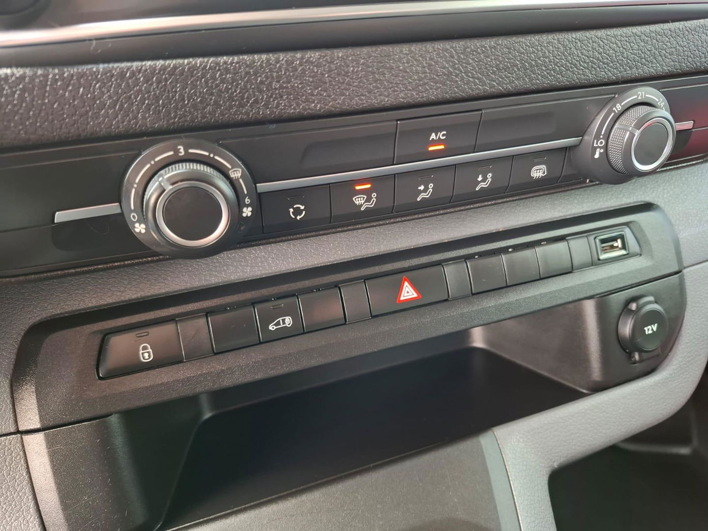 Citroën Jumpy 1.5 BlueHDI 100 XS Club AIRCO / CARPLAY / NAVI / CRUISE CONTROLE / DUBBELE SCHUIFDEUR