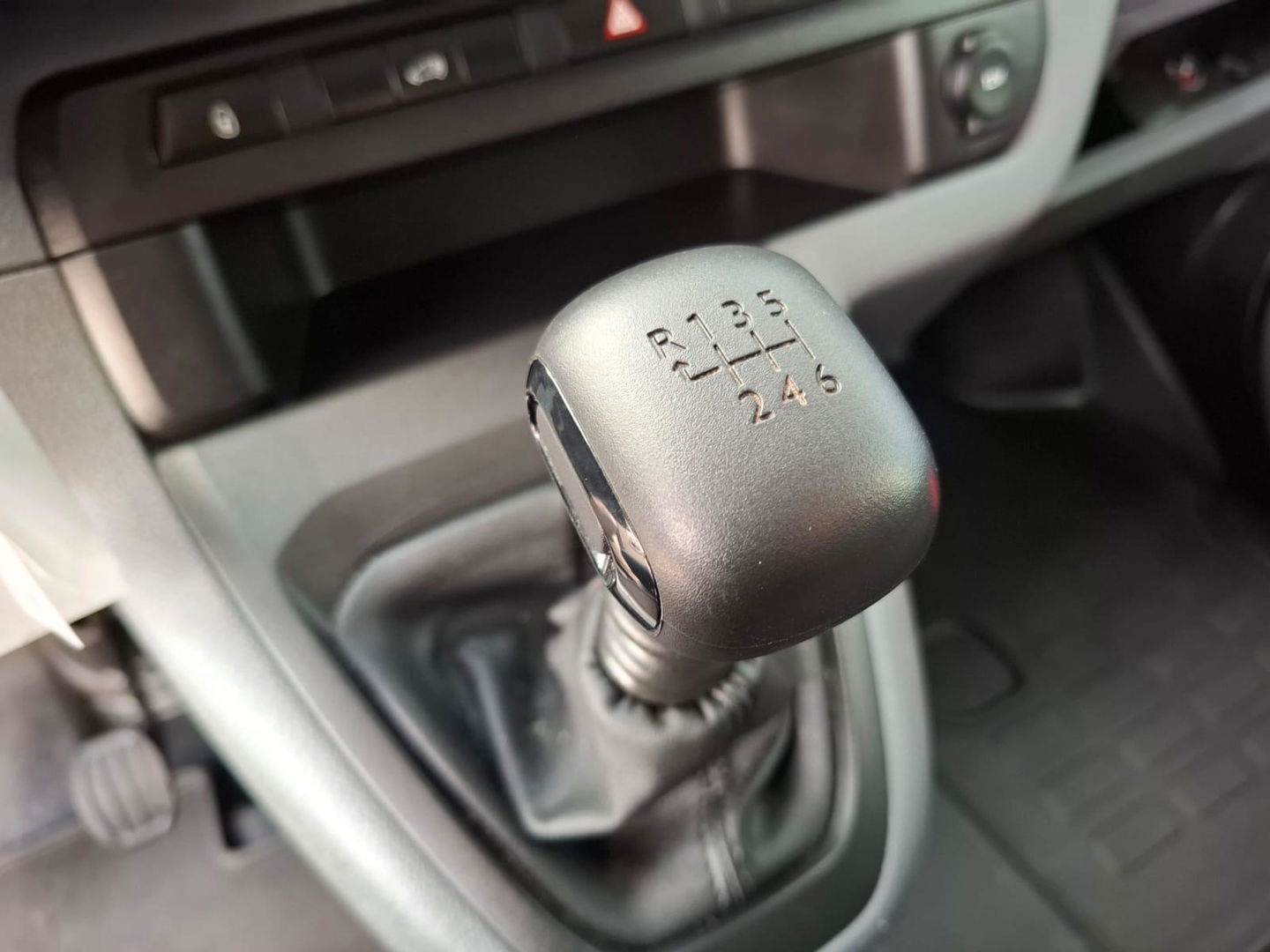 Citroën Jumpy 1.5 BlueHDI 100 XS Club AIRCO / CARPLAY / NAVI / CRUISE CONTROLE / DUBBELE SCHUIFDEUR