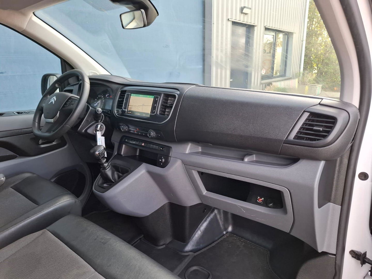 Citroën Jumpy 1.5 BlueHDI 100 XS Club AIRCO / CARPLAY / NAVI / CRUISE CONTROLE / DUBBELE SCHUIFDEUR