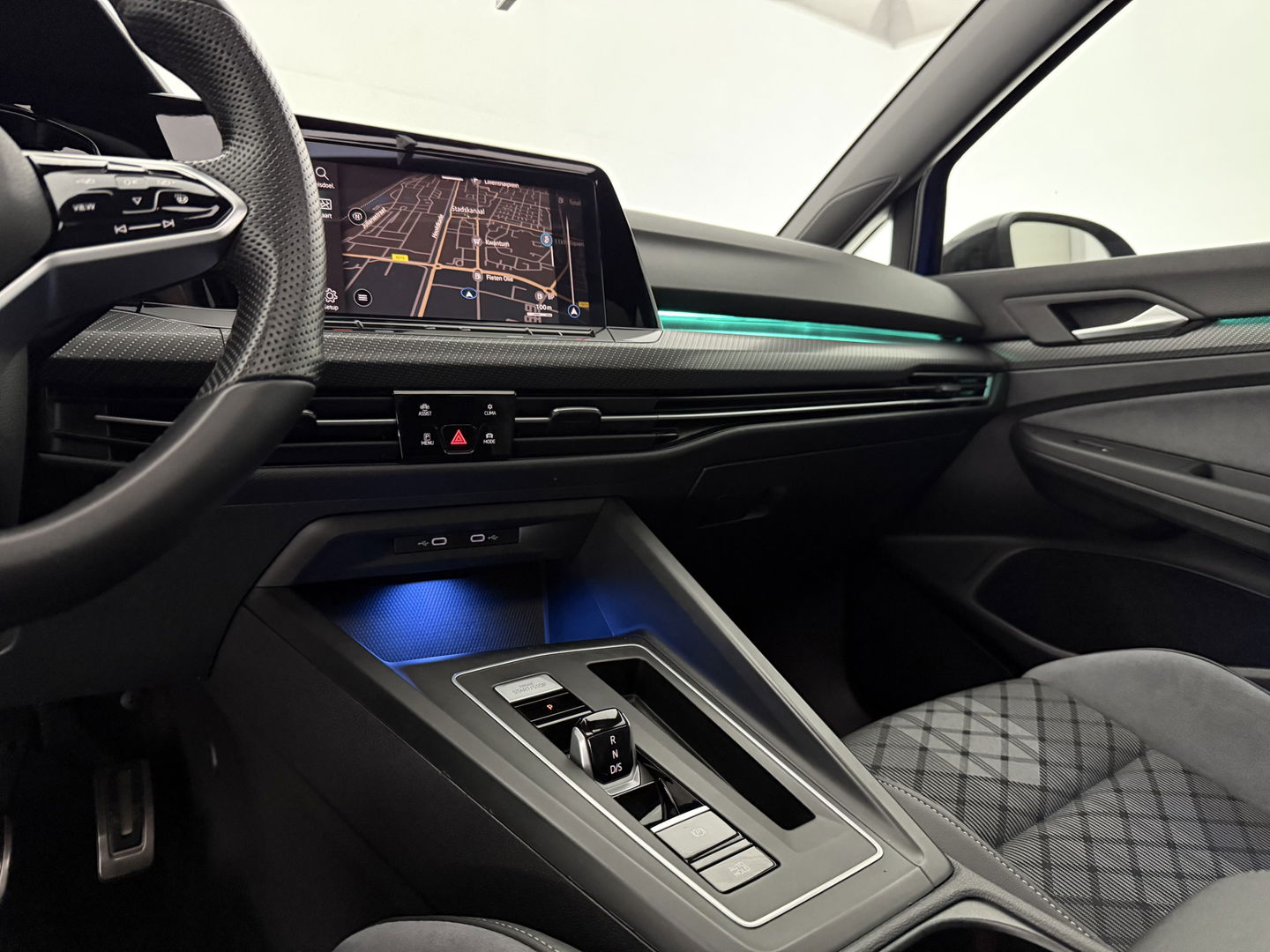 Volkswagen Golf 1.5 eTSI R-Line Lapiz Blue | Pano | Sfeerverl. | Virtual | Camera | IQ-Light | Stuur/Stoelverw. l Carplay | Adaptive Cruise