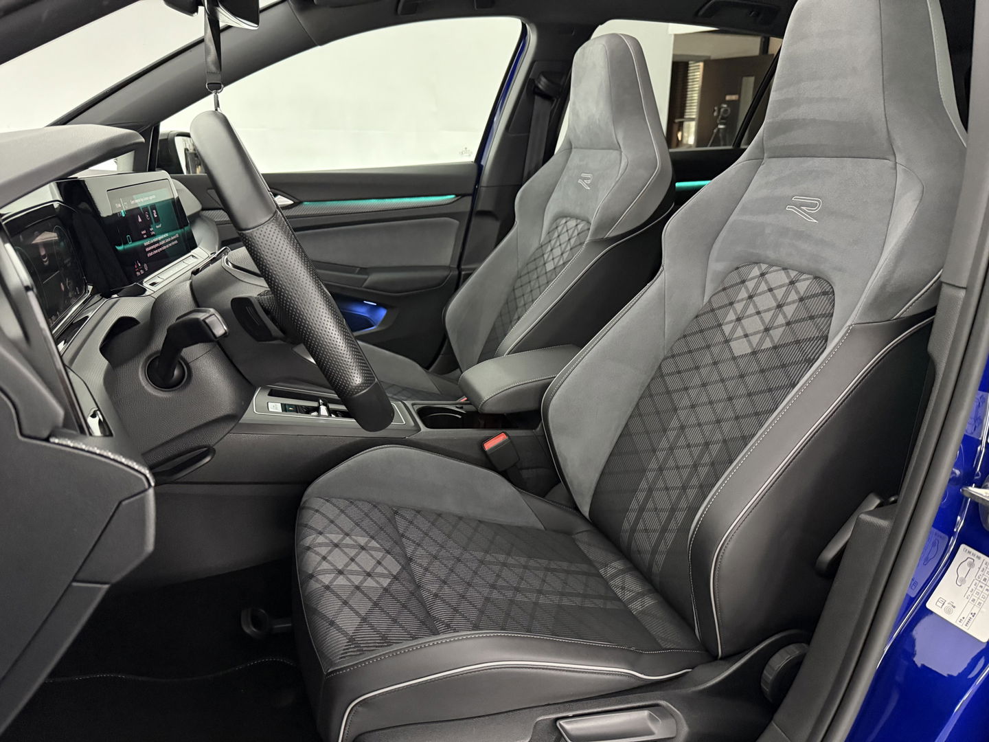 Volkswagen Golf 1.5 eTSI R-Line Lapiz Blue | Pano | Sfeerverl. | Virtual | Camera | IQ-Light | Stuur/Stoelverw. l Carplay | Adaptive Cruise