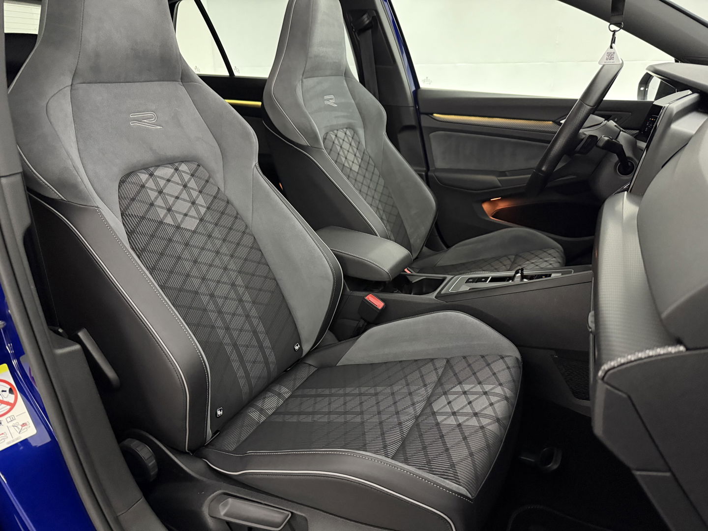 Volkswagen Golf 1.5 eTSI R-Line Lapiz Blue | Pano | Sfeerverl. | Virtual | Camera | IQ-Light | Stuur/Stoelverw. l Carplay | Adaptive Cruise