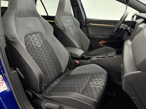 Volkswagen Golf 1.5 eTSI R-Line Lapiz Blue | Pano | Sfeerverl. | Virtual | Camera | IQ-Light | Stuur/Stoelverw. l Carplay | Adaptive Cruise