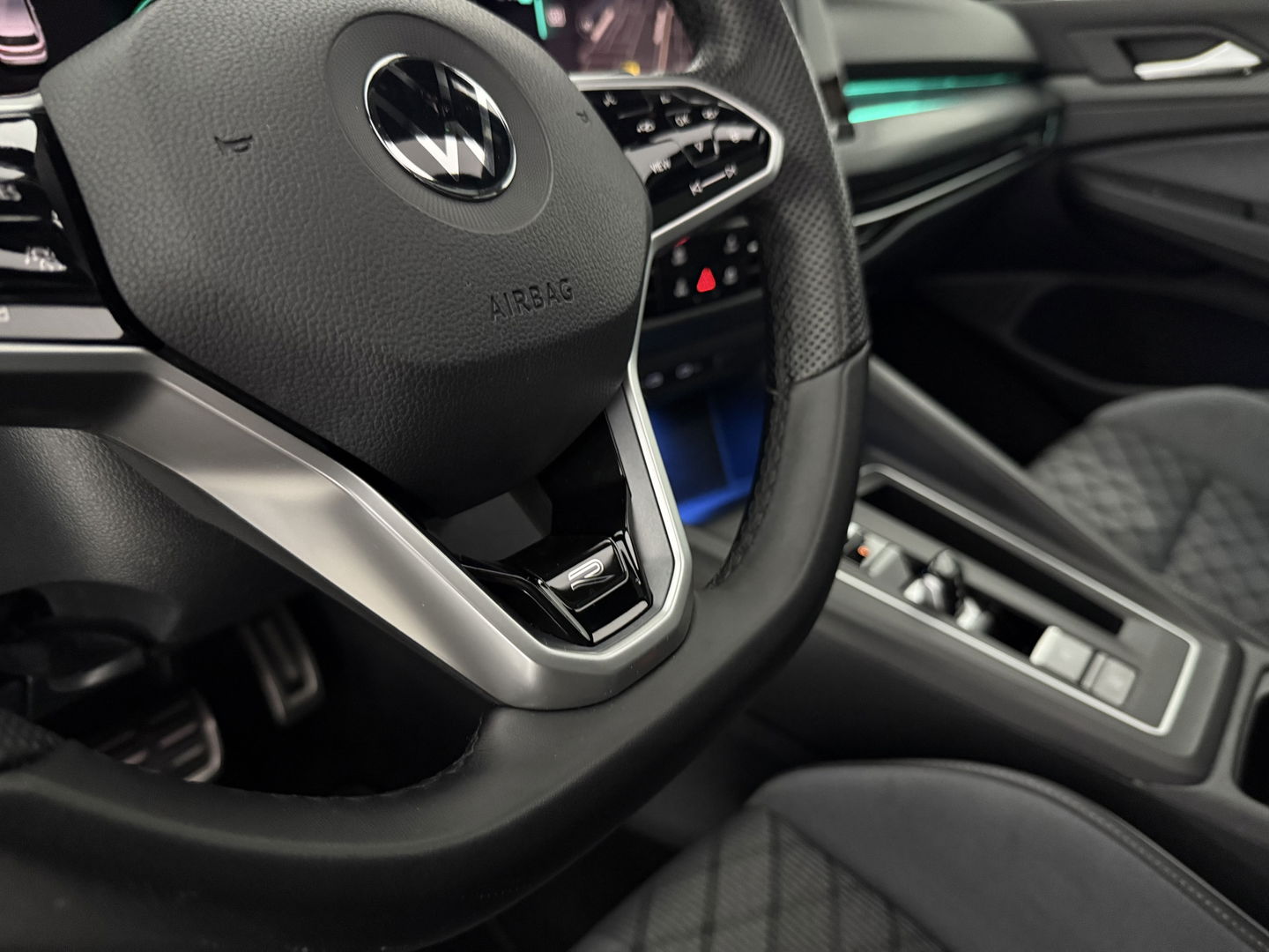 Volkswagen Golf 1.5 eTSI R-Line Lapiz Blue | Pano | Sfeerverl. | Virtual | Camera | IQ-Light | Stuur/Stoelverw. l Carplay | Adaptive Cruise