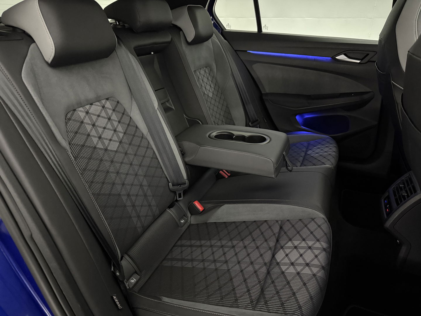 Volkswagen Golf 1.5 eTSI R-Line Lapiz Blue | Pano | Sfeerverl. | Virtual | Camera | IQ-Light | Stuur/Stoelverw. l Carplay | Adaptive Cruise