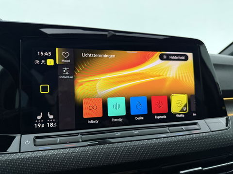 Volkswagen Golf 1.5 eTSI R-Line Lapiz Blue | Pano | Sfeerverl. | Virtual | Camera | IQ-Light | Stuur/Stoelverw. l Carplay | Adaptive Cruise