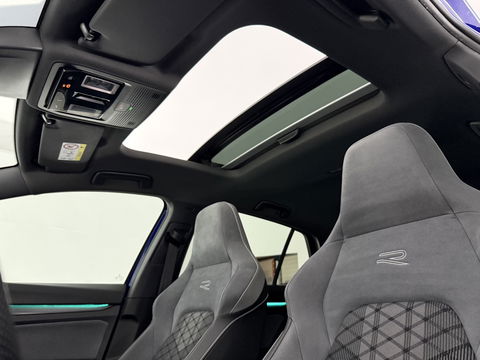 Volkswagen Golf 1.5 eTSI R-Line Lapiz Blue | Pano | Sfeerverl. | Virtual | Camera | IQ-Light | Stuur/Stoelverw. l Carplay | Adaptive Cruise