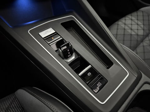 Volkswagen Golf 1.5 eTSI R-Line Lapiz Blue | Pano | Sfeerverl. | Virtual | Camera | IQ-Light | Stuur/Stoelverw. l Carplay | Adaptive Cruise