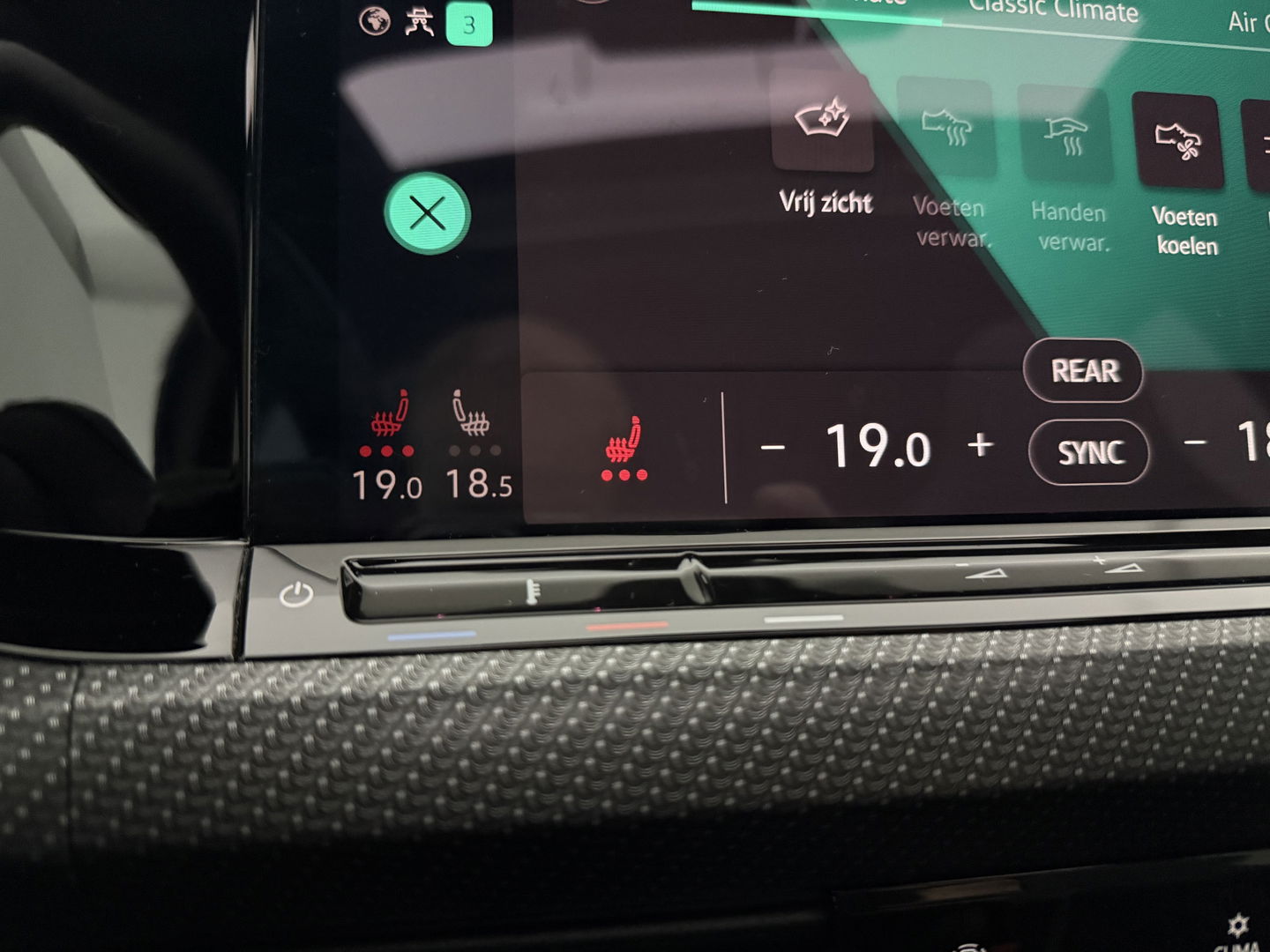 Volkswagen Golf 1.5 eTSI R-Line Lapiz Blue | Pano | Sfeerverl. | Virtual | Camera | IQ-Light | Stuur/Stoelverw. l Carplay | Adaptive Cruise