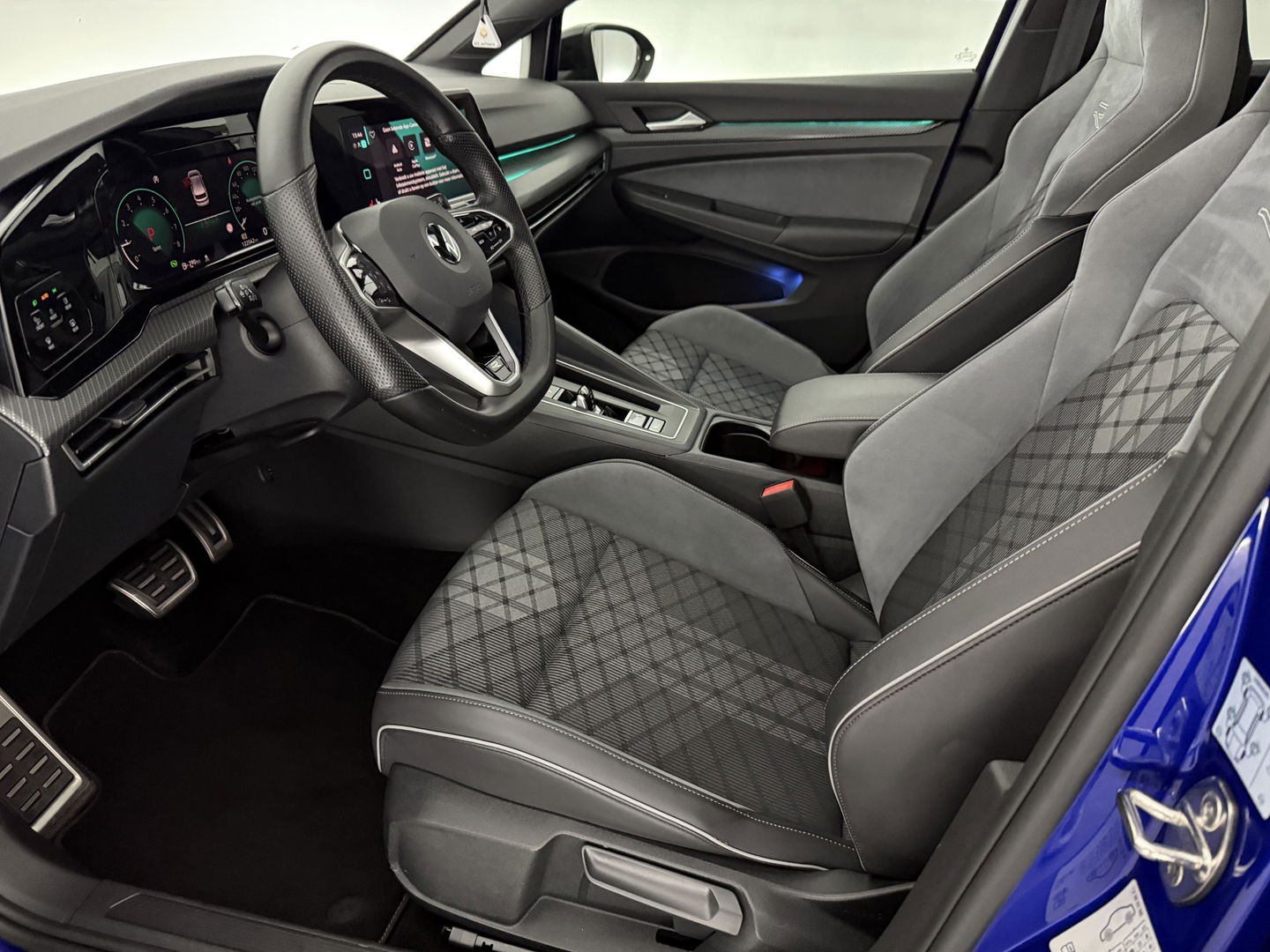 Volkswagen Golf 1.5 eTSI R-Line Lapiz Blue | Pano | Sfeerverl. | Virtual | Camera | IQ-Light | Stuur/Stoelverw. l Carplay | Adaptive Cruise