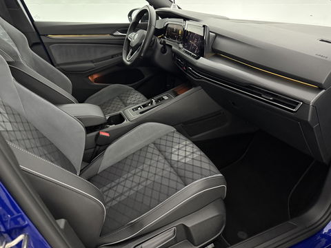Volkswagen Golf 1.5 eTSI R-Line Lapiz Blue | Pano | Sfeerverl. | Virtual | Camera | IQ-Light | Stuur/Stoelverw. l Carplay | Adaptive Cruise