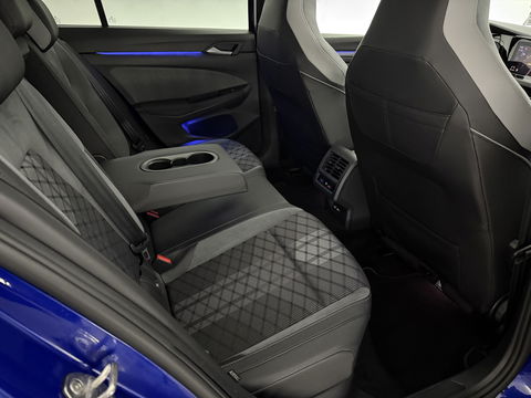 Volkswagen Golf 1.5 eTSI R-Line Lapiz Blue | Pano | Sfeerverl. | Virtual | Camera | IQ-Light | Stuur/Stoelverw. l Carplay | Adaptive Cruise
