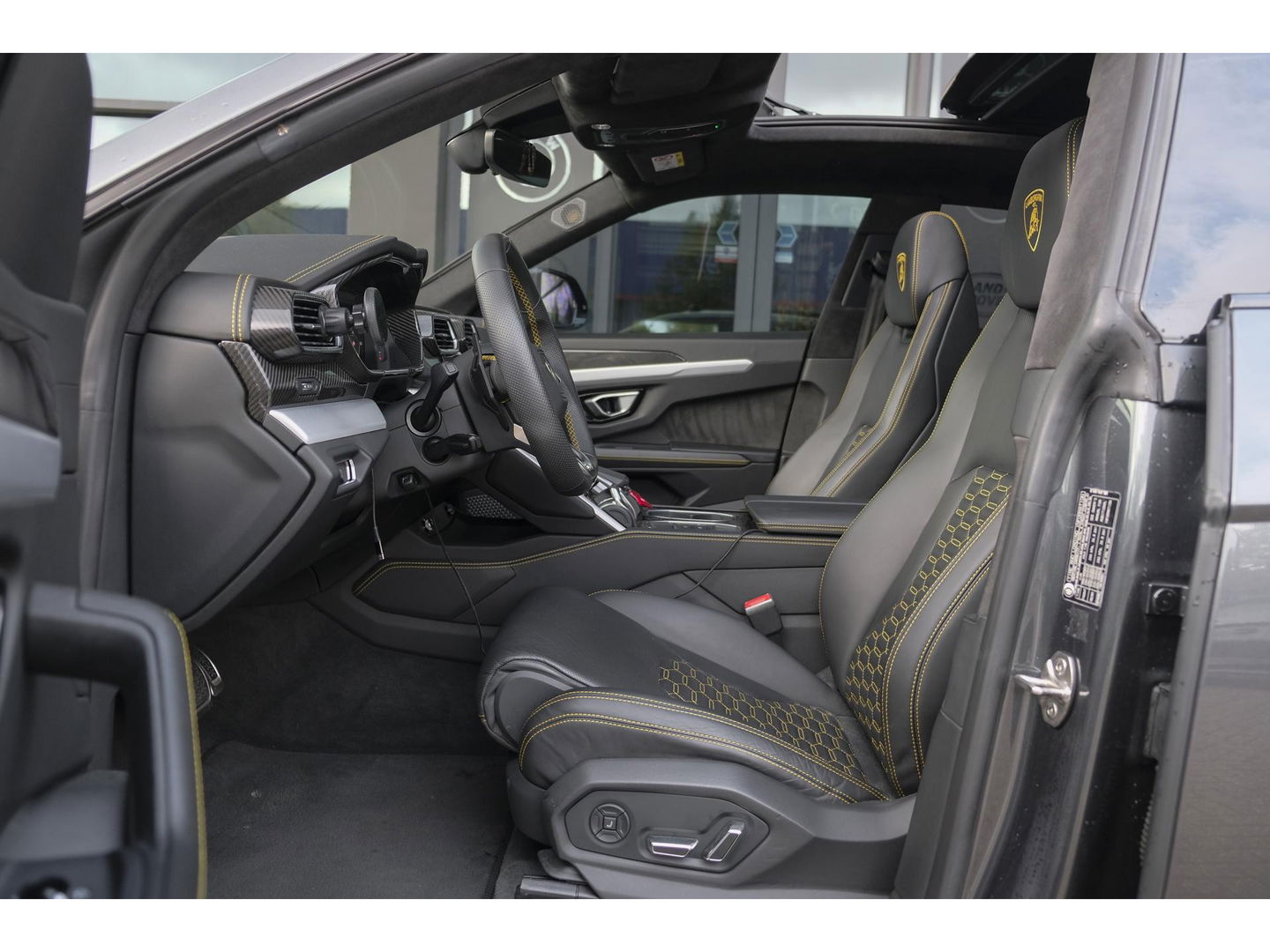 Lamborghini Urus 4.0 V8 650pk Panoramadak NLauto 4-seat config Carbon Bang&Olufsen 4-wielsturing Massage Stoelkoeling 23" LMV