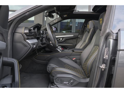 Lamborghini Urus 4.0 V8 650pk Panoramadak NLauto 4-seat config Carbon Bang&Olufsen 4-wielsturing Massage Stoelkoeling 23" LMV