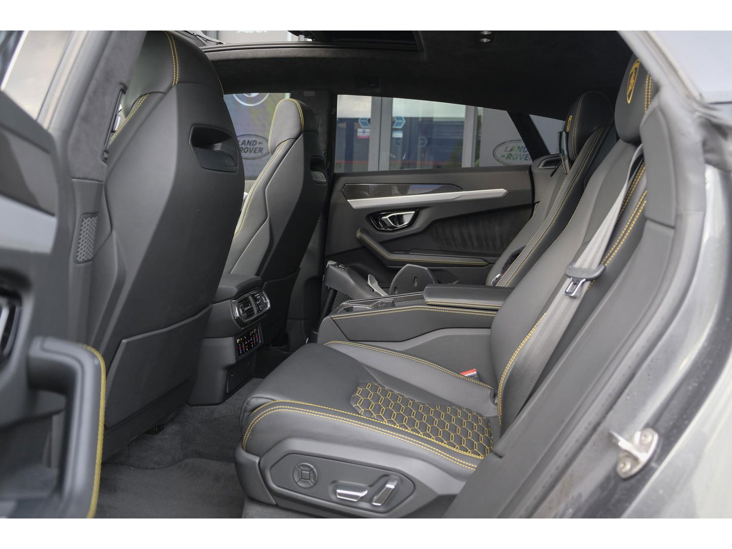 Lamborghini Urus 4.0 V8 650pk Panoramadak NLauto 4-seat config Carbon Bang&Olufsen 4-wielsturing Massage Stoelkoeling 23" LMV