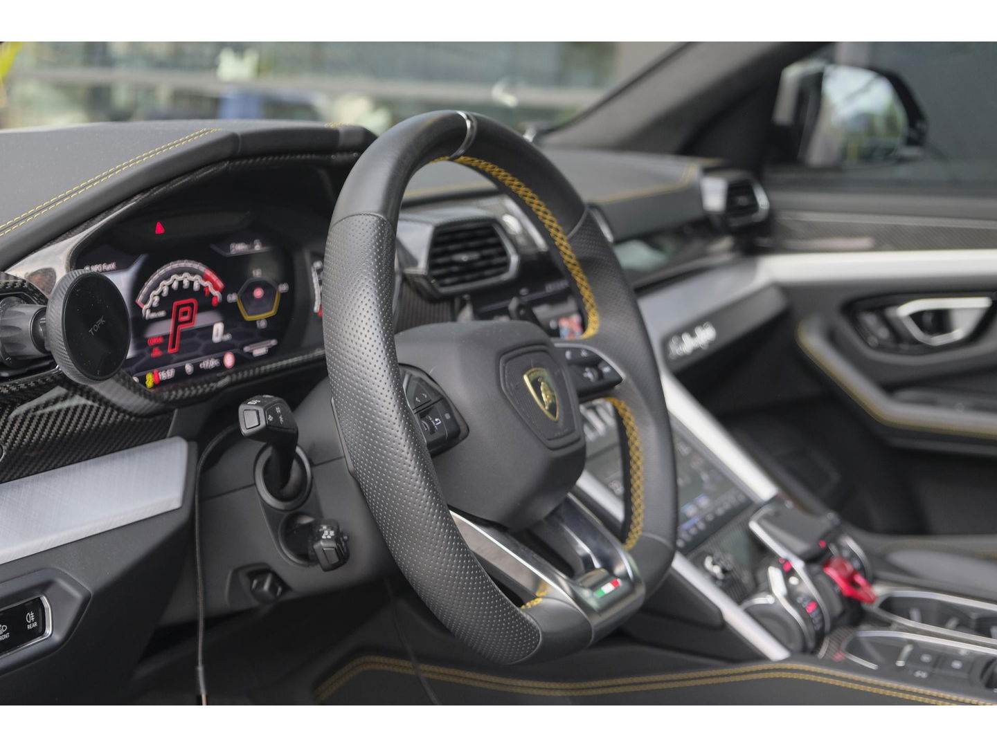 Lamborghini Urus 4.0 V8 650pk Panoramadak NLauto 4-seat config Carbon Bang&Olufsen 4-wielsturing Massage Stoelkoeling 23" LMV