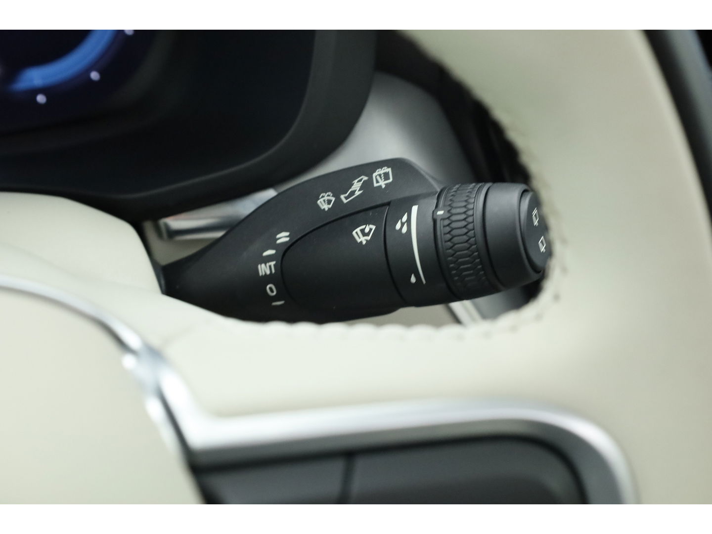 Volvo XC60 2.0 T6 Plug-in hybrid AWD Inscription | Long Range | Google | Trekhaak | Leer | 360 camera | Standkachel | Stoel + stuurverwarming |