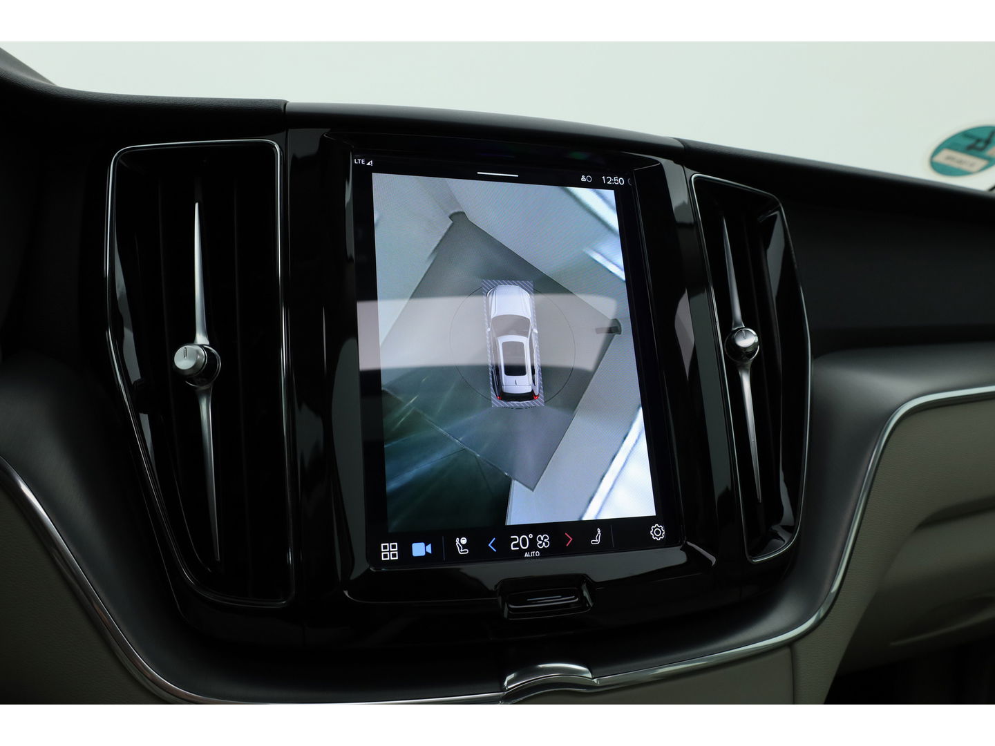 Volvo XC60 2.0 T6 Plug-in hybrid AWD Inscription | Long Range | Google | Trekhaak | Leer | 360 camera | Standkachel | Stoel + stuurverwarming |