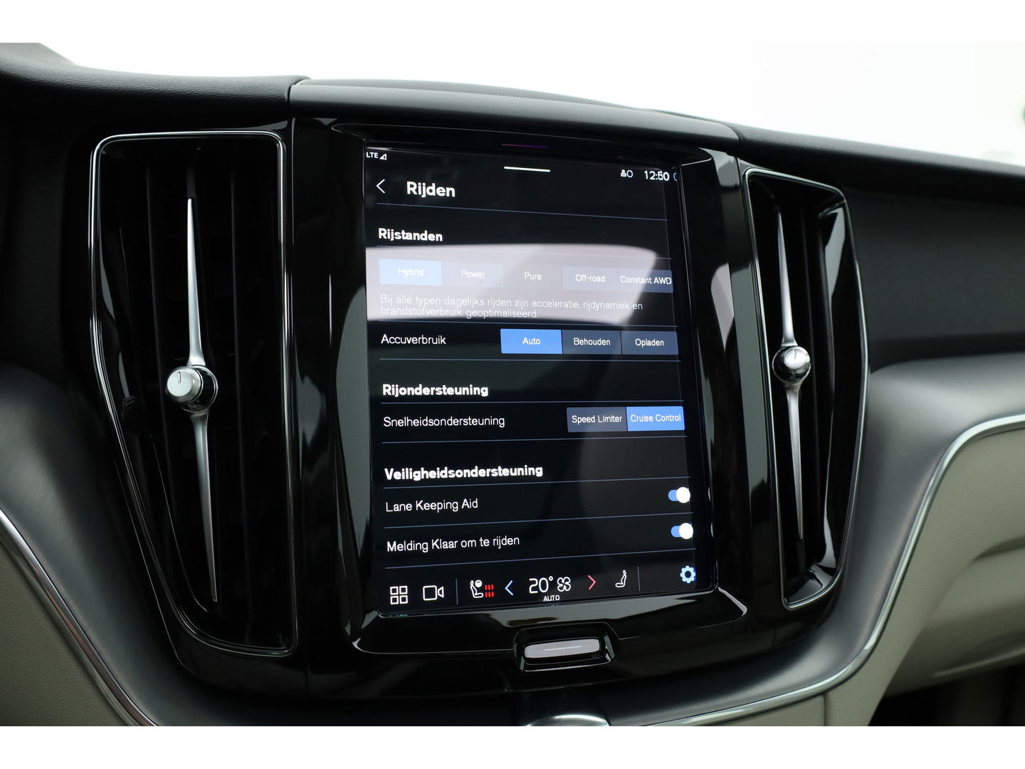 Volvo XC60 2.0 T6 Plug-in hybrid AWD Inscription | Long Range | Google | Trekhaak | Leer | 360 camera | Standkachel | Stoel + stuurverwarming |