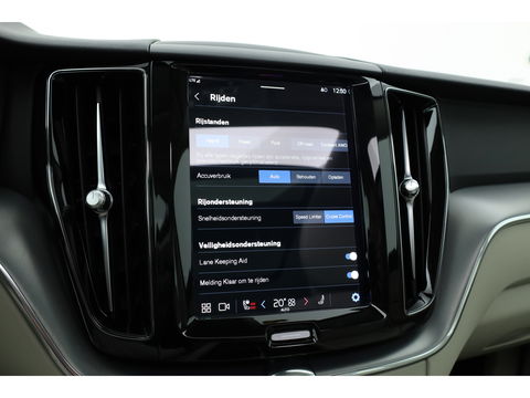 Volvo XC60 2.0 T6 Plug-in hybrid AWD Inscription | Long Range | Google | Trekhaak | Leer | 360 camera | Standkachel | Stoel + stuurverwarming |