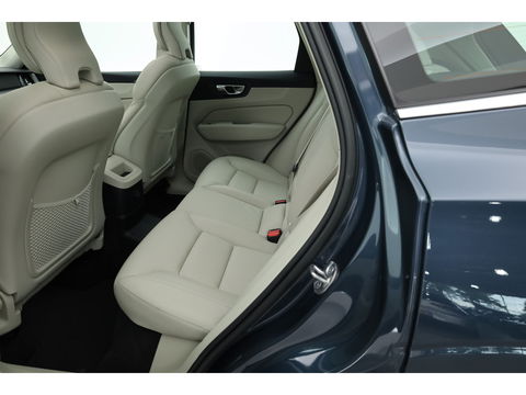 Volvo XC60 2.0 T6 Plug-in hybrid AWD Inscription | Long Range | Google | Trekhaak | Leer | 360 camera | Standkachel | Stoel + stuurverwarming |