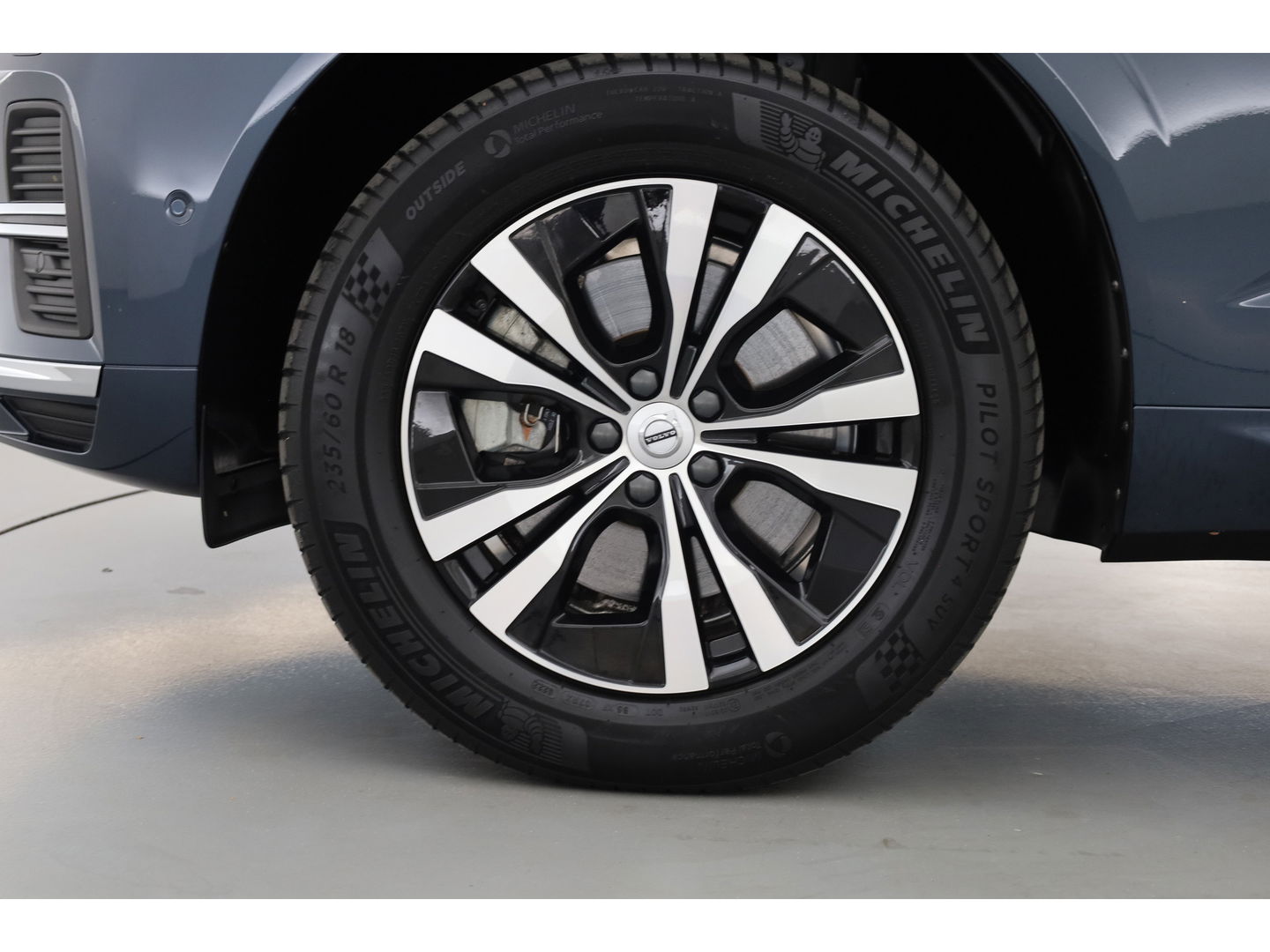 Volvo XC60 2.0 T6 Plug-in hybrid AWD Inscription | Long Range | Google | Trekhaak | Leer | 360 camera | Standkachel | Stoel + stuurverwarming |