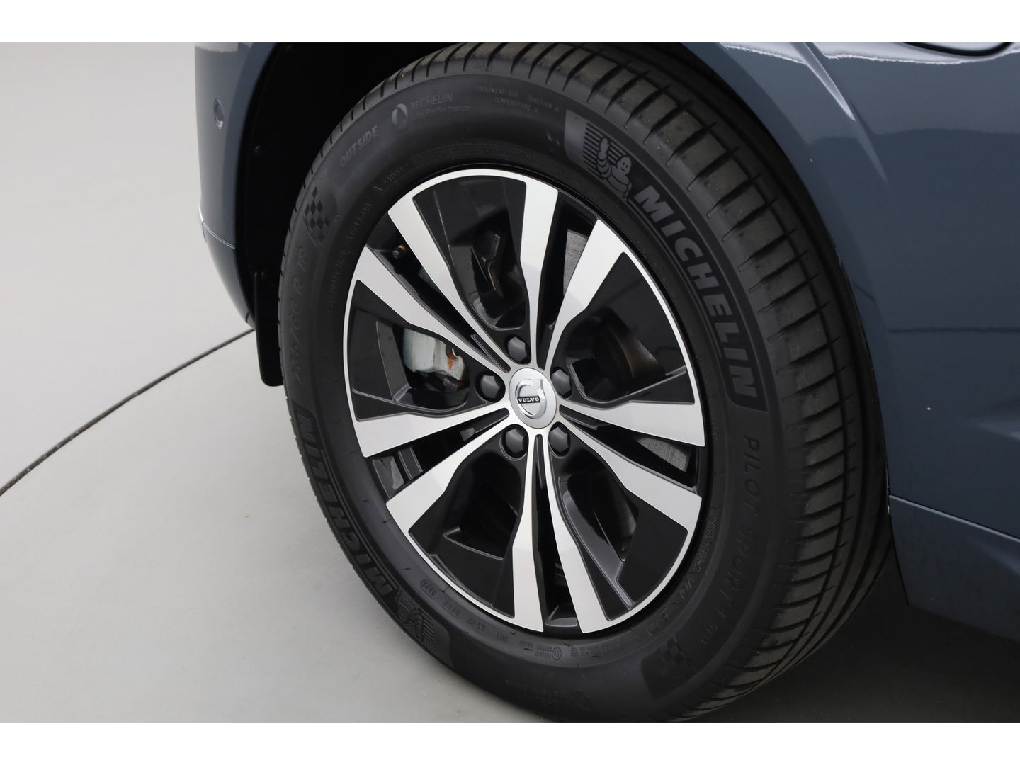 Volvo XC60 2.0 T6 Plug-in hybrid AWD Inscription | Long Range | Google | Trekhaak | Leer | 360 camera | Standkachel | Stoel + stuurverwarming |