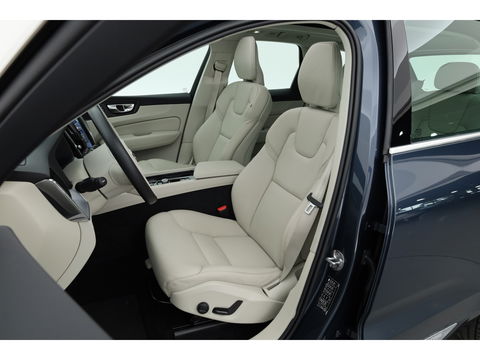 Volvo XC60 2.0 T6 Plug-in hybrid AWD Inscription | Long Range | Google | Trekhaak | Leer | 360 camera | Standkachel | Stoel + stuurverwarming |