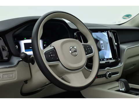 Volvo XC60 2.0 T6 Plug-in hybrid AWD Inscription | Long Range | Google | Trekhaak | Leer | 360 camera | Standkachel | Stoel + stuurverwarming |