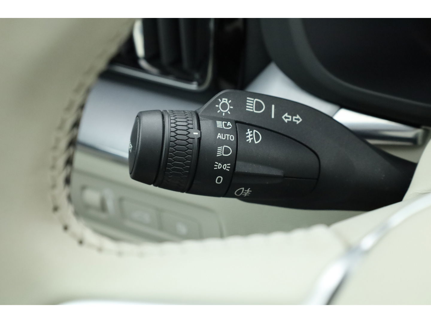 Volvo XC60 2.0 T6 Plug-in hybrid AWD Inscription | Long Range | Google | Trekhaak | Leer | 360 camera | Standkachel | Stoel + stuurverwarming |