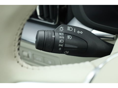 Volvo XC60 2.0 T6 Plug-in hybrid AWD Inscription | Long Range | Google | Trekhaak | Leer | 360 camera | Standkachel | Stoel + stuurverwarming |